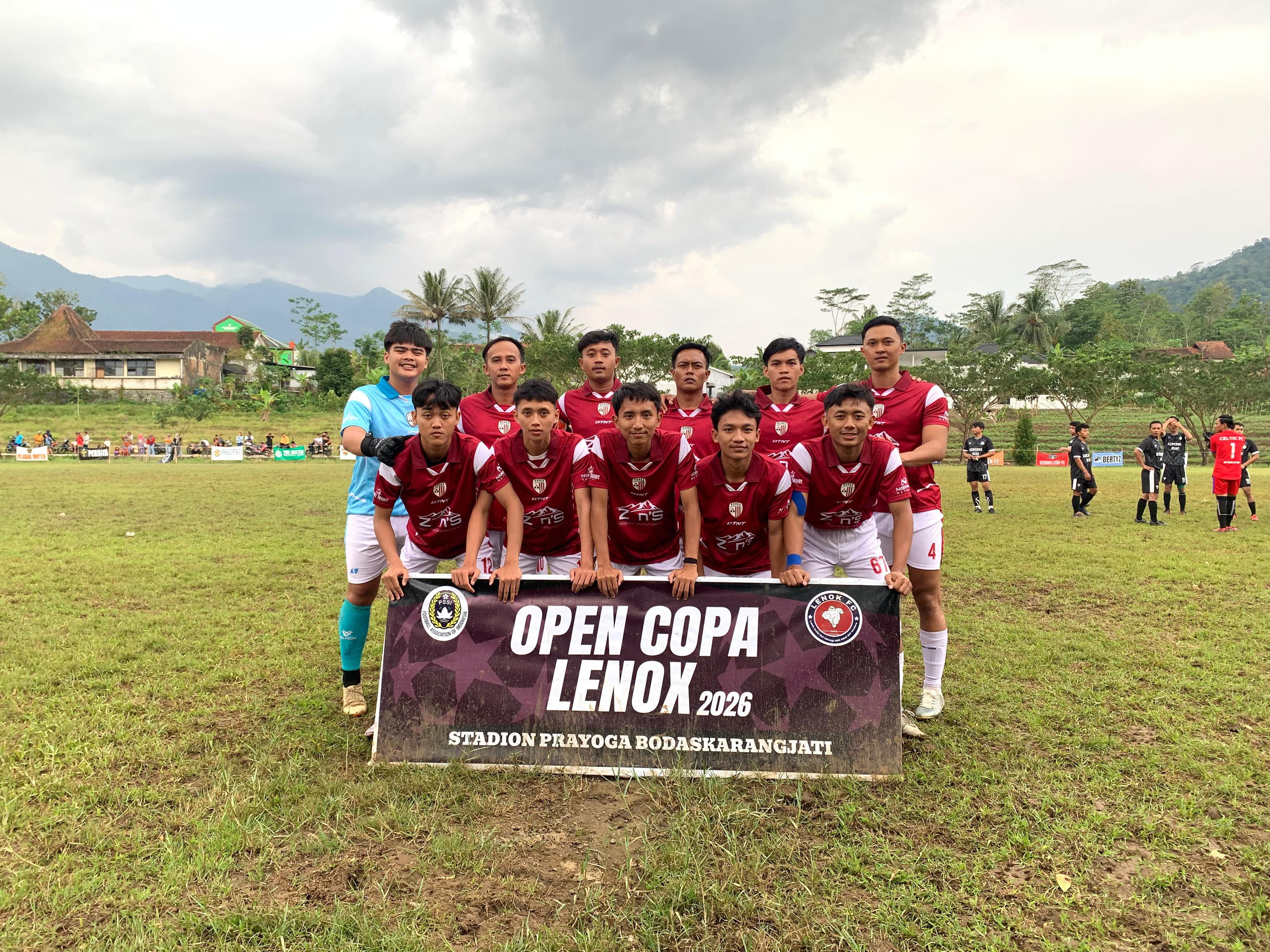Tim dalam turnamen dengan jersey custom
