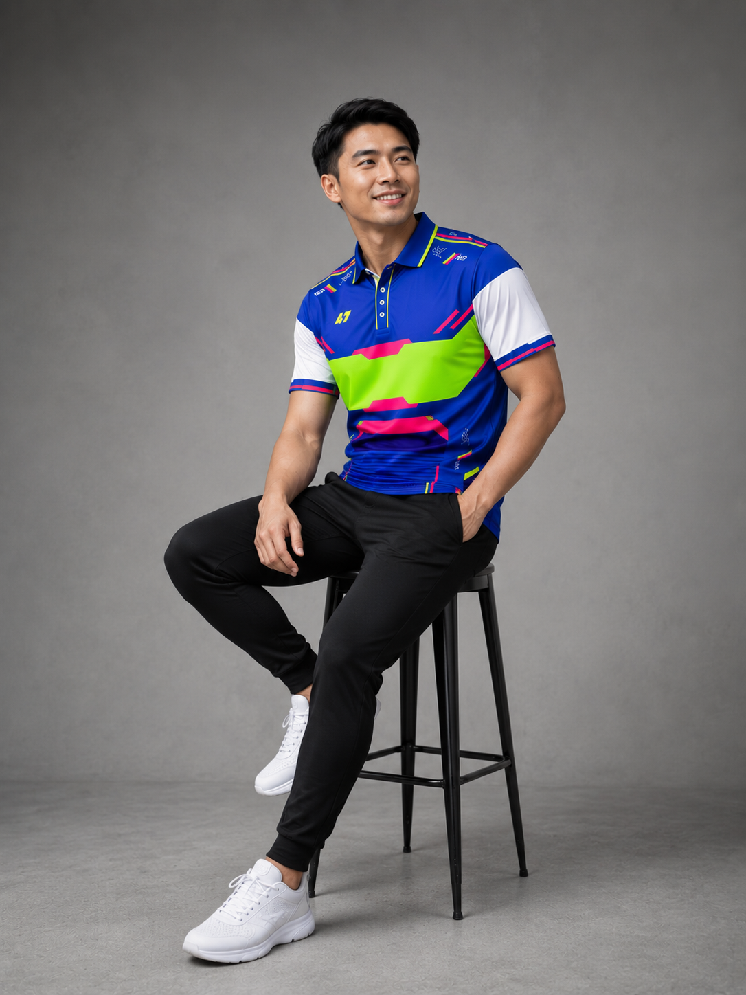 Model duduk memakai jersey custom TNT SPORT APPAREL, bahan dryfit full printing